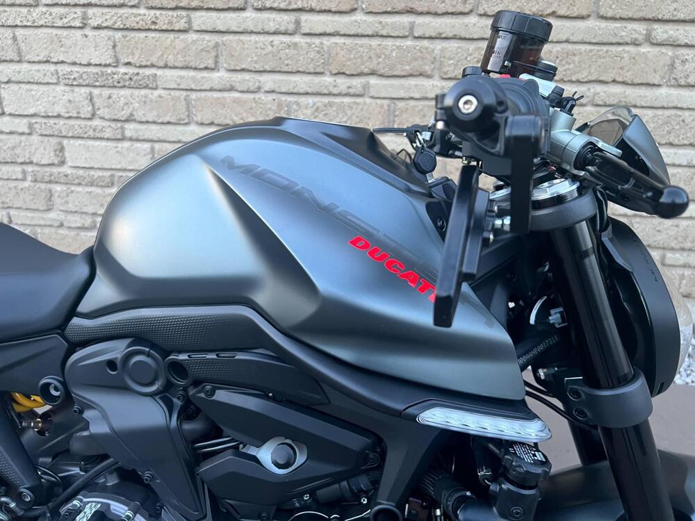 Ducati Monster 937 + (2021 - 25) (2)