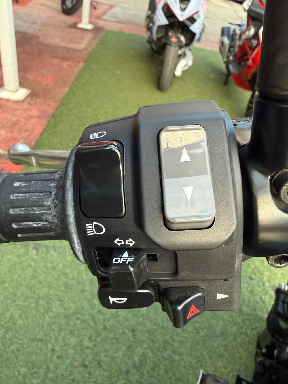 Kawasaki Z 650 RS (2022 - 24) (12)