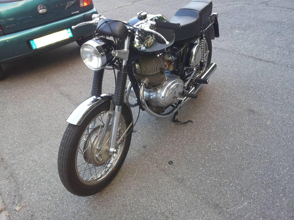 MV Agusta 250 bicilindrica iscritta ASI (3)