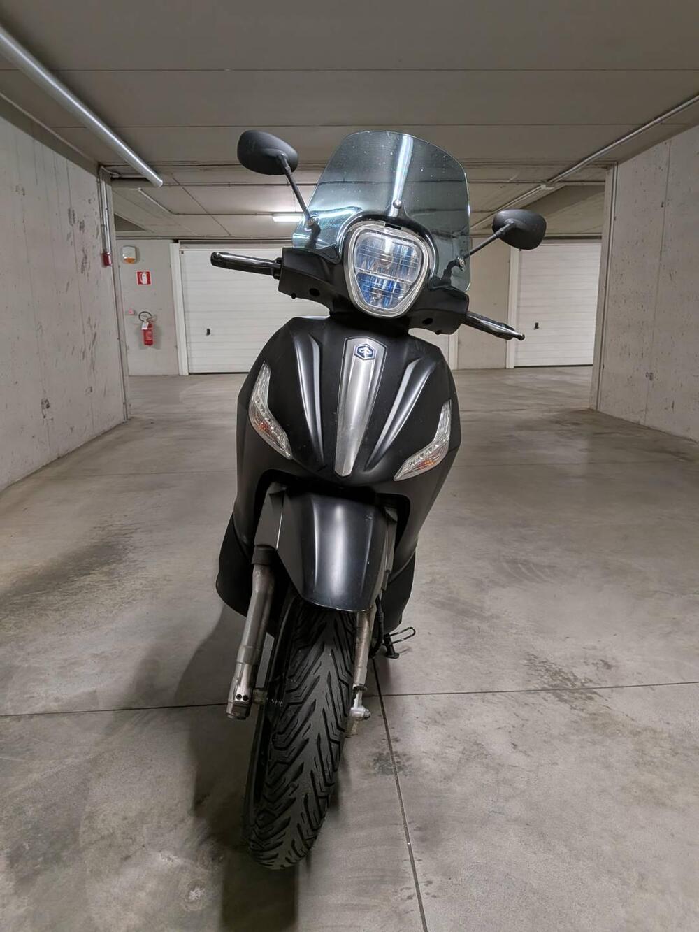 Piaggio Beverly 350 SportTouring ie ABS (2011 - 17) (3)