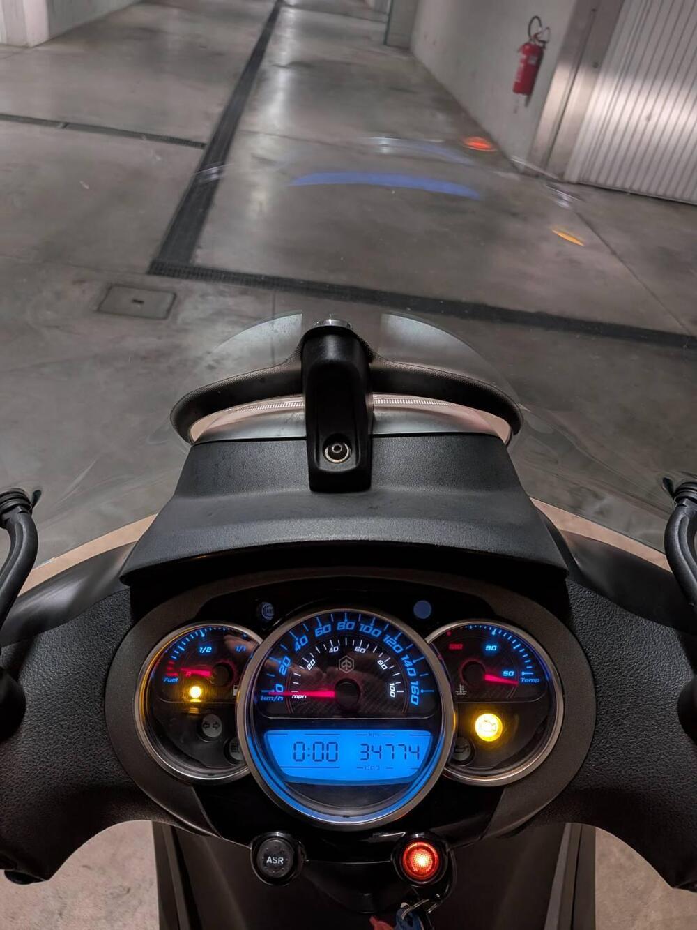 Piaggio Beverly 350 SportTouring ie ABS (2011 - 17) (4)