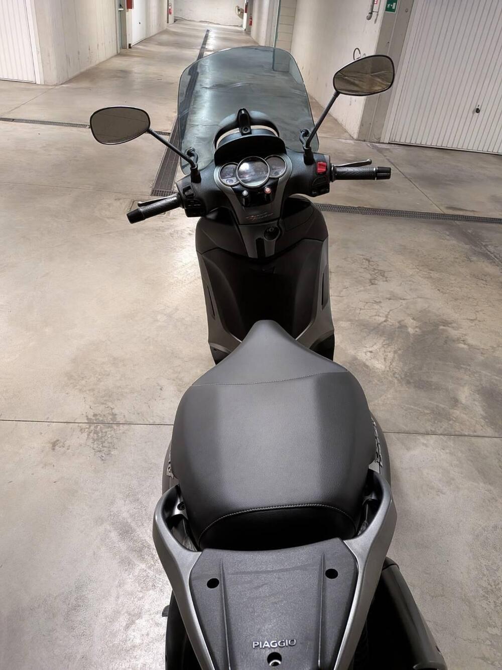 Piaggio Beverly 350 SportTouring ie ABS (2011 - 17) (5)