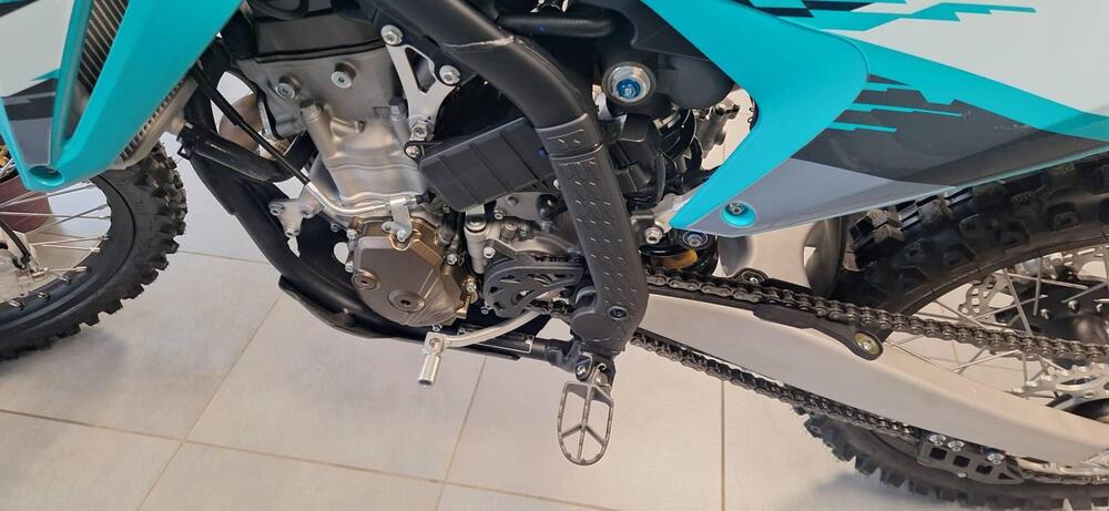 Kove MX250 R (2026) (9)