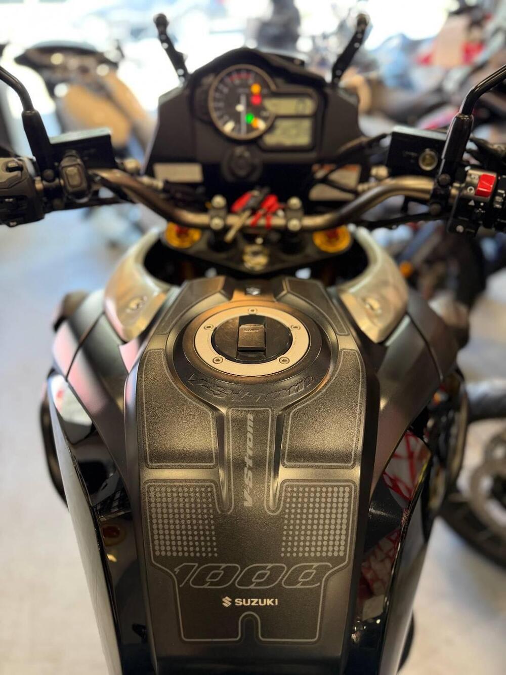 Suzuki V-Strom 1000 ABS No compromise LE (2015 - 17) (19)