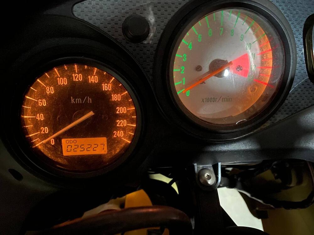 Suzuki SV 650 S (1999 - 02) (5)