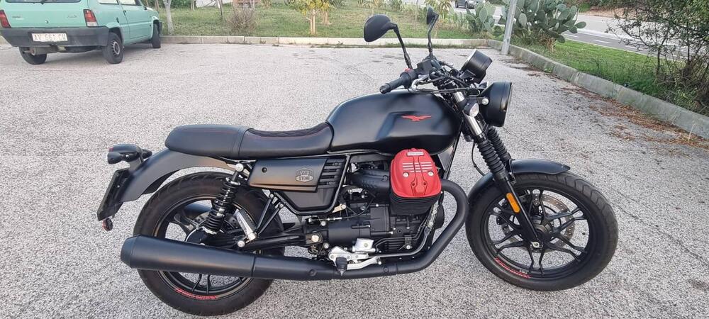 Moto Guzzi V7 III Stone (2017 - 20) (3)