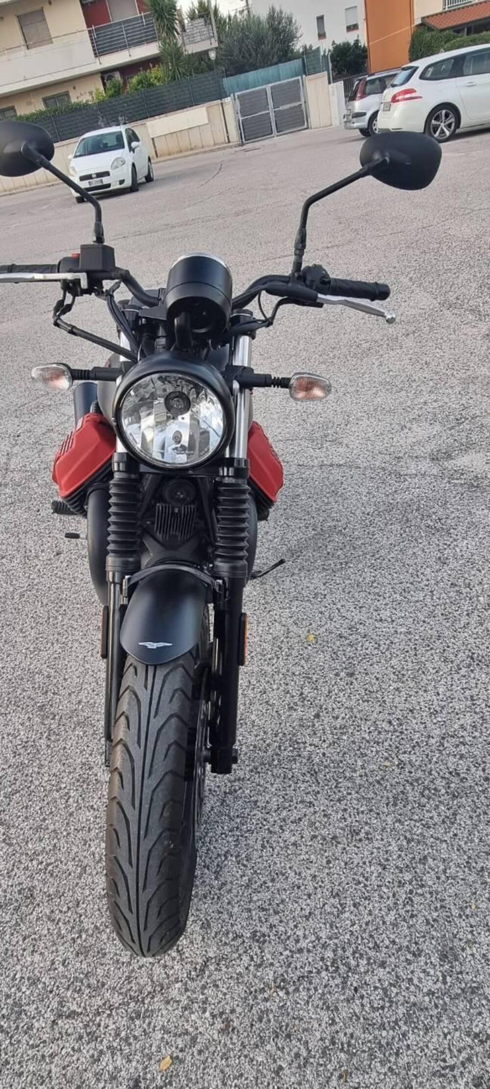 Moto Guzzi V7 III Stone (2017 - 20) (4)