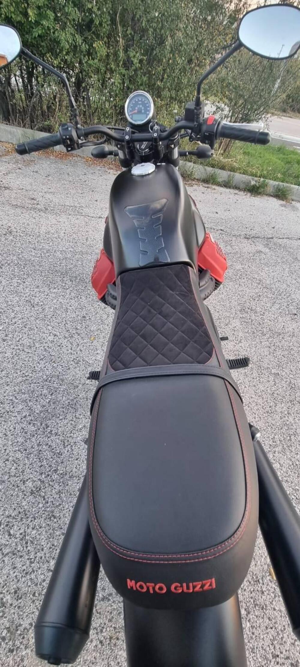 Moto Guzzi V7 III Stone (2017 - 20) (5)