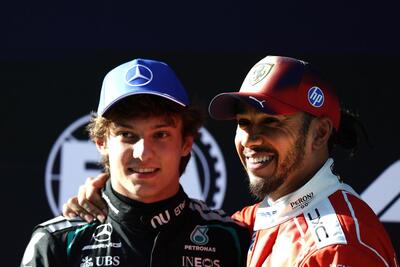 F1, Kimi Antonelli fa la storia a Shanghai: il pi&ugrave; giovane poleman di sempre e primo italiano dal 2009: "Emozione fortissima, la gara sar&agrave; dura con Ferrari"