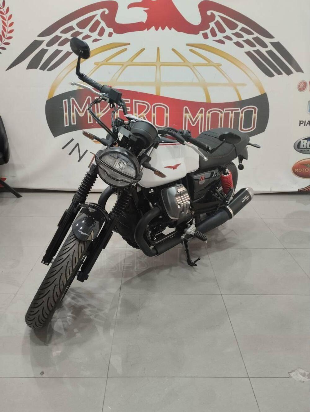 Moto Guzzi V7 Stone Ten (2024 - 25) (3)