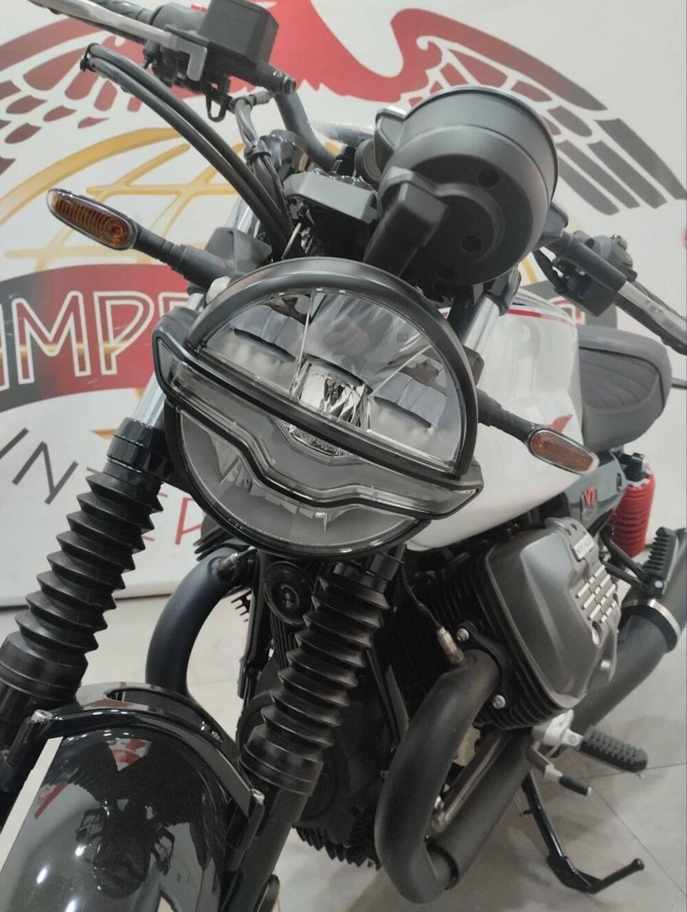 Moto Guzzi V7 Stone Ten (2024 - 25) (4)