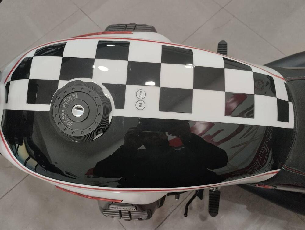 Moto Guzzi V7 Stone Ten (2024 - 25) (6)