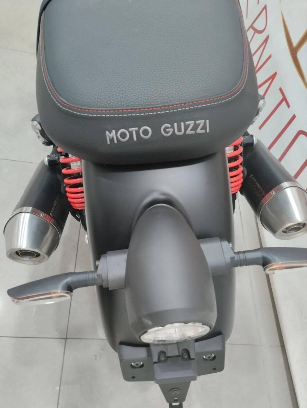 Moto Guzzi V7 Stone Ten (2024 - 25) (13)