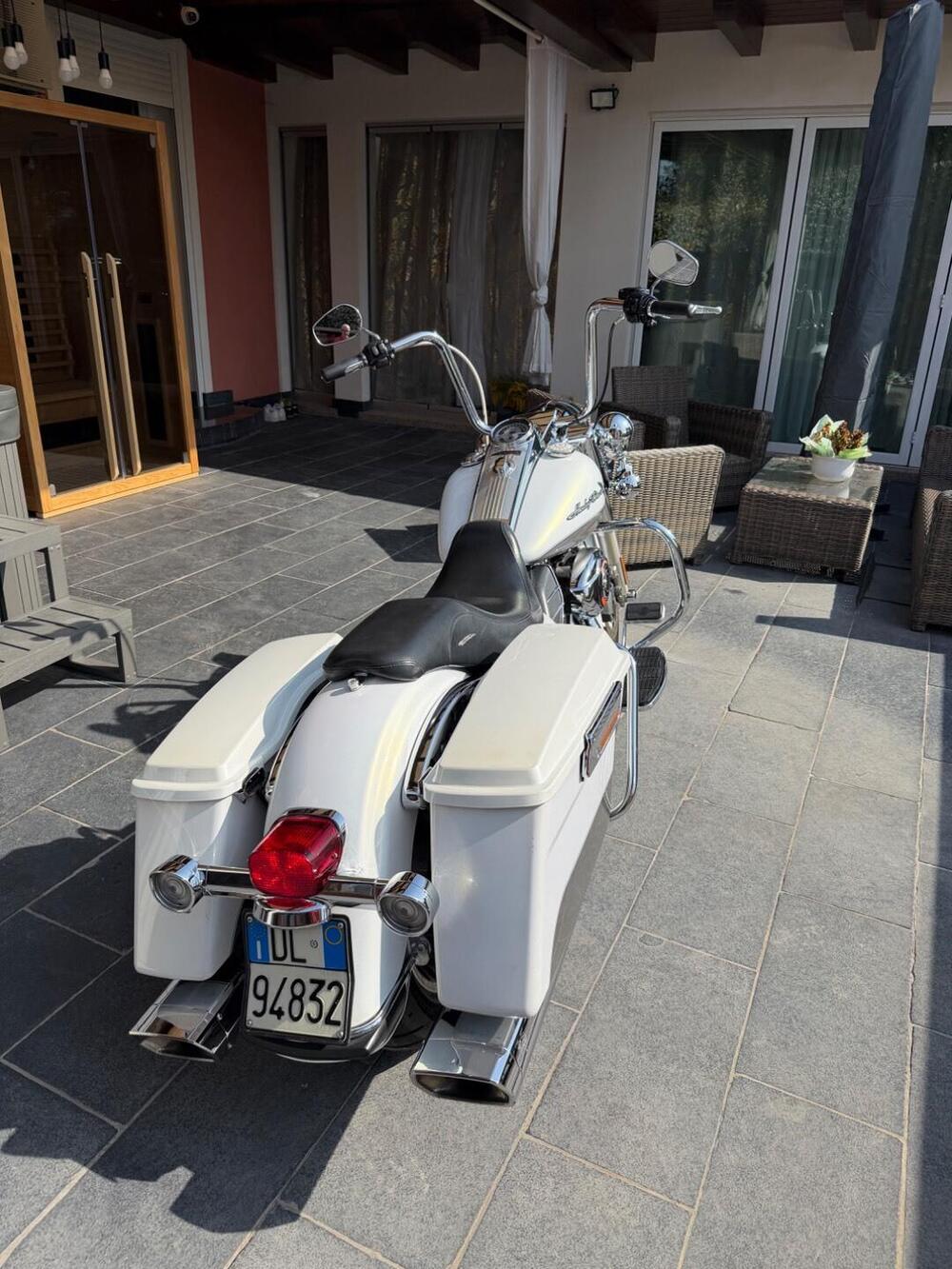 Harley-Davidson Road King CVO (2008) - FLHRSE4 (5)