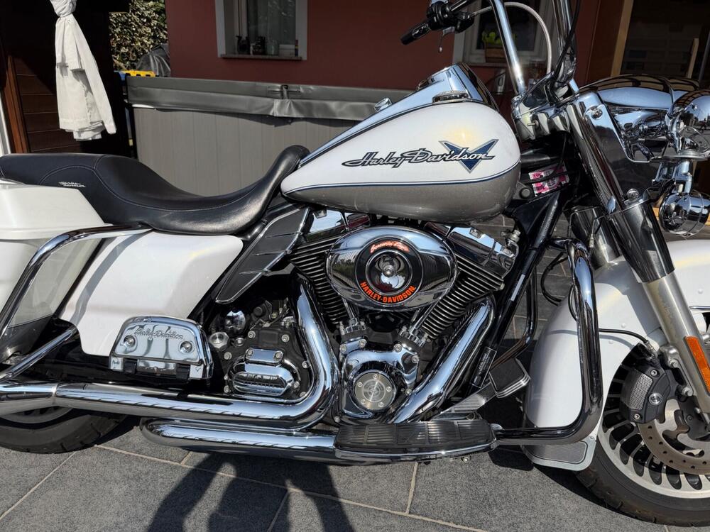 Harley-Davidson Road King CVO (2008) - FLHRSE4 (7)