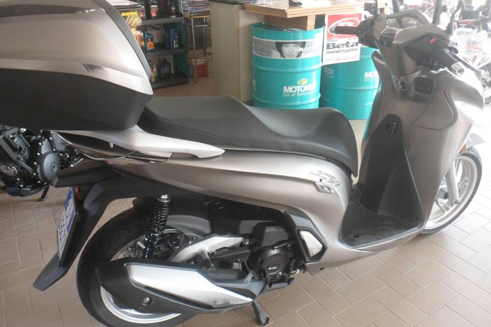 Honda SH 350 (2021 - 24) (3)