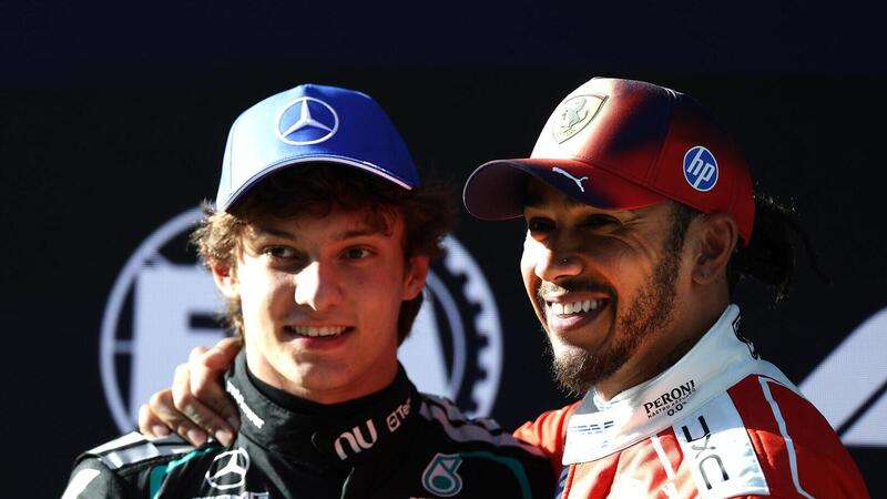 F1, Hamilton applaude Antonelli in Cina: "Ha preso il mio sedile e gi&agrave; fa la storia! Difficilmente qualcuno riuscir&agrave; a raggiungerlo"