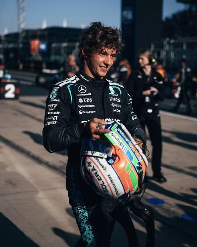 F1. Kimi Antonelli fa la storia a Shanghai, il pi&ugrave; giovane poleman di sempre e primo italiano dal 2009: "Emozione fortissima, la gara sar&agrave; dura con Ferrari"