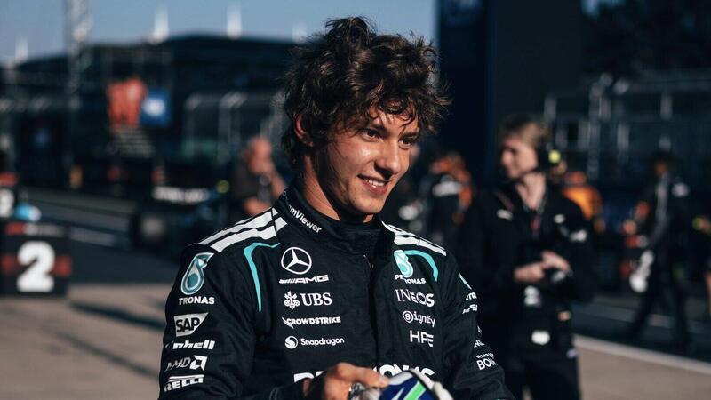 F1. Kimi Antonelli fa la storia a Shanghai, il pi&ugrave; giovane poleman di sempre e primo italiano dal 2009: "Emozione fortissima, la gara sar&agrave; dura con Ferrari"