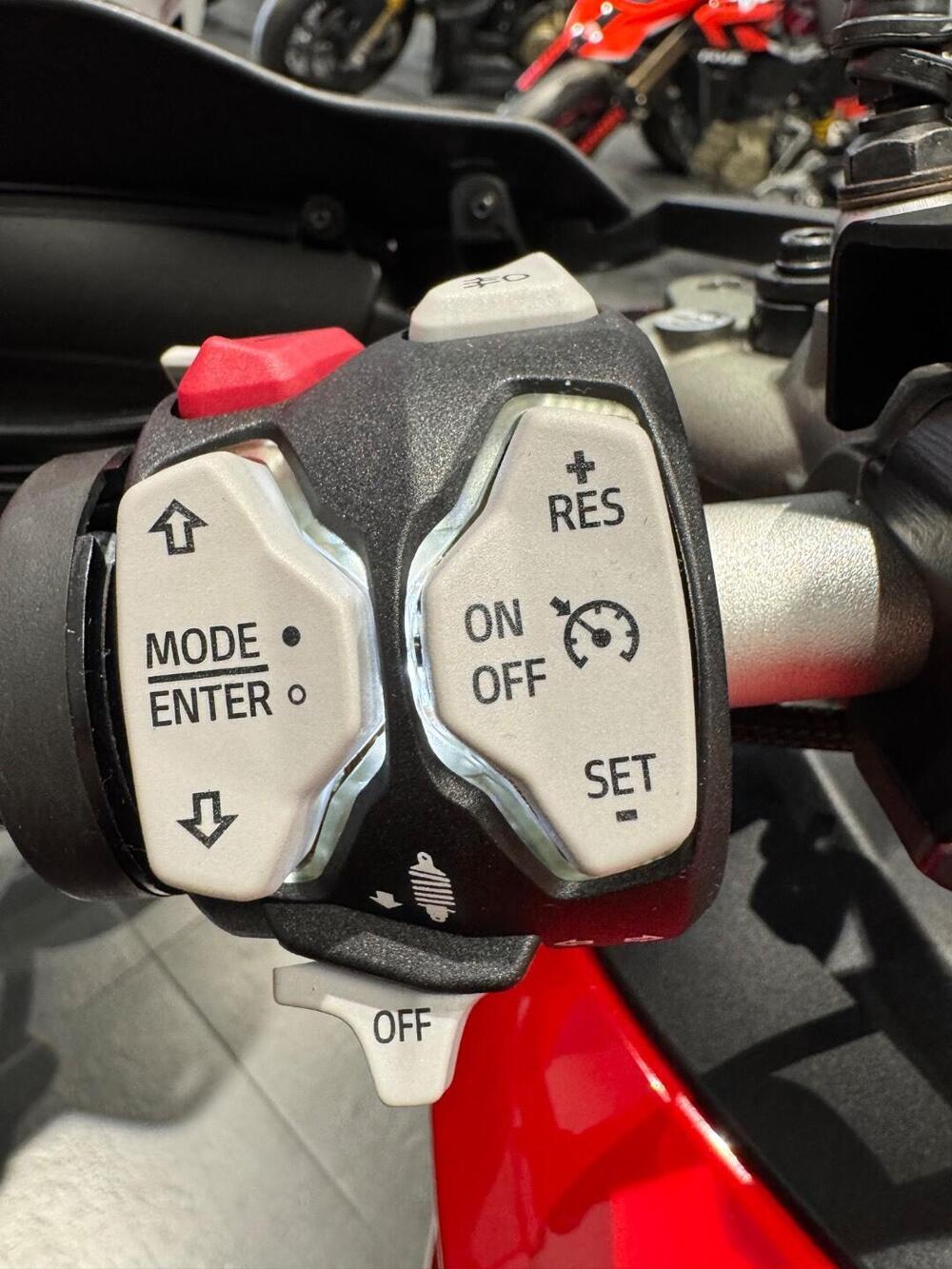 Ducati Multistrada V2 S (2022 - 24) (4)