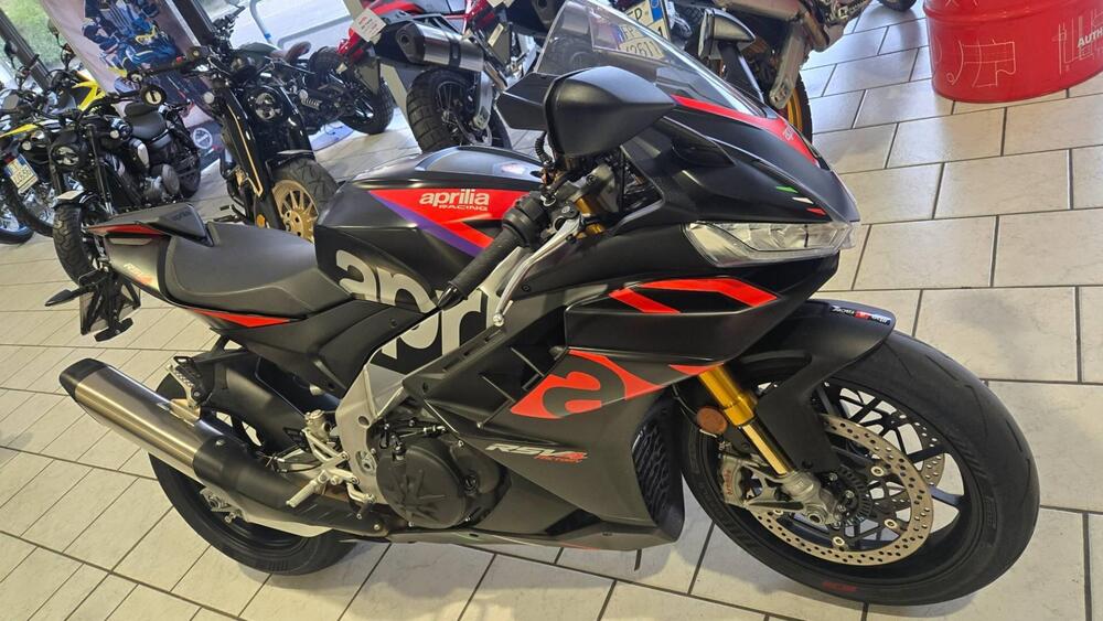 Aprilia RSV4 1100 Factory (2021 - 24) (2)
