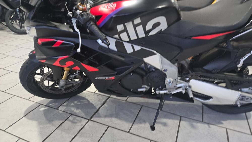Aprilia RSV4 1100 Factory (2021 - 24) (4)
