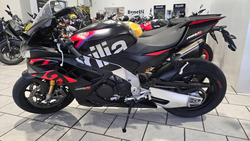 Aprilia RSV4 1100 Factory (2021 - 24) (5)