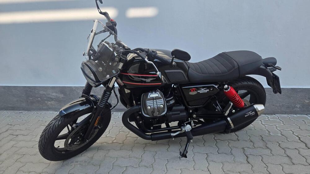 Moto Guzzi V7 Stone Special Edition (2022 - 25) (3)