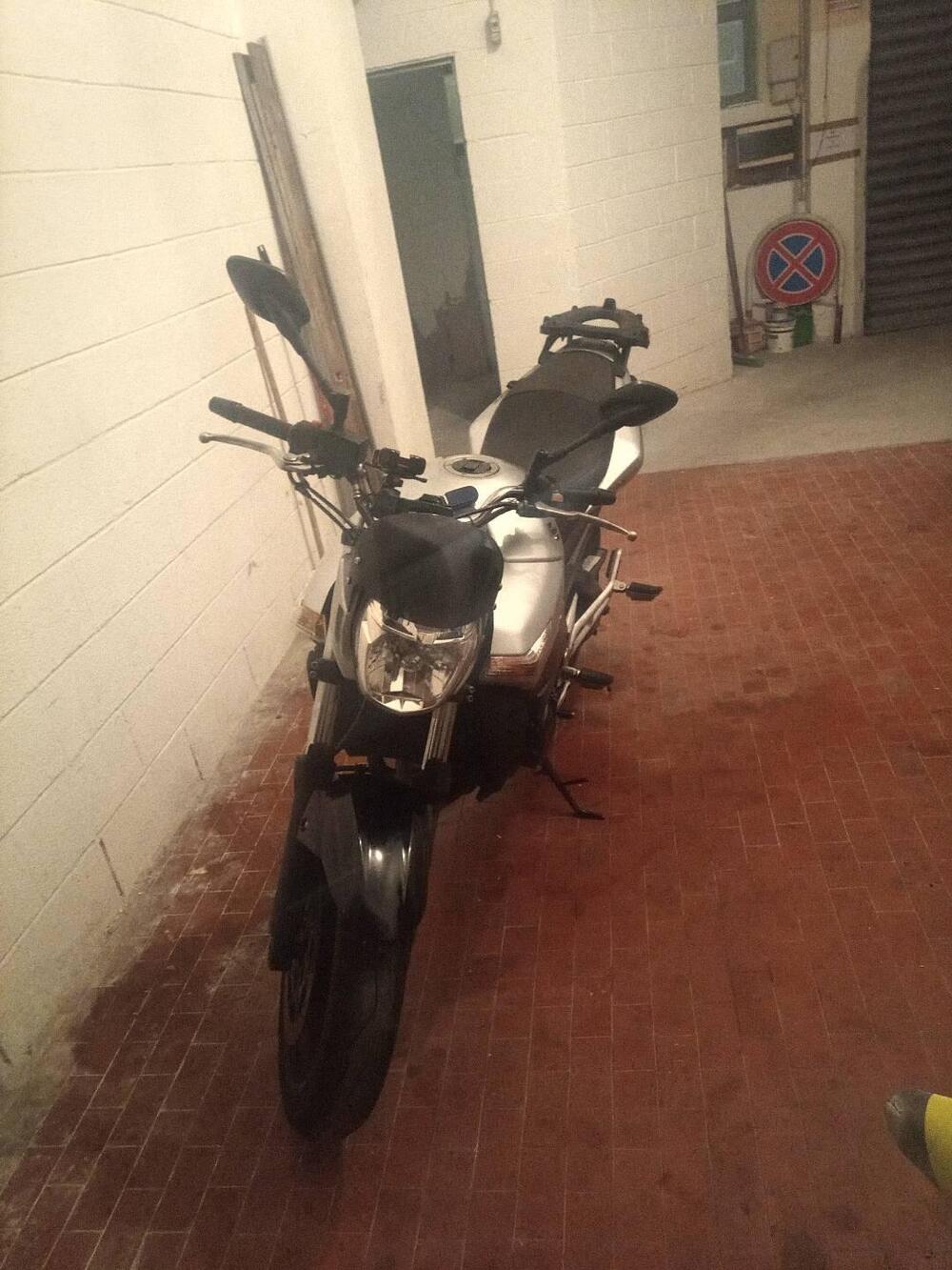 Suzuki GSR 600 (2006 - 11) (3)