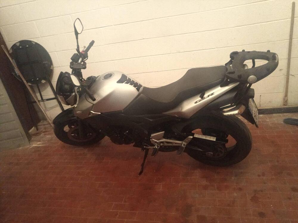 Suzuki GSR 600 (2006 - 11) (4)