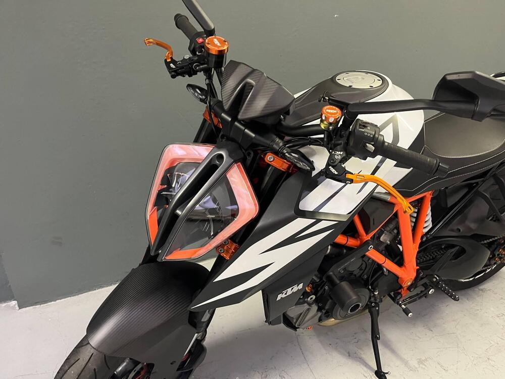 KTM 1290 Super Duke R (2019) (3)