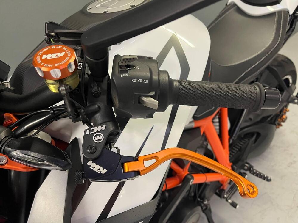 KTM 1290 Super Duke R (2019) (4)