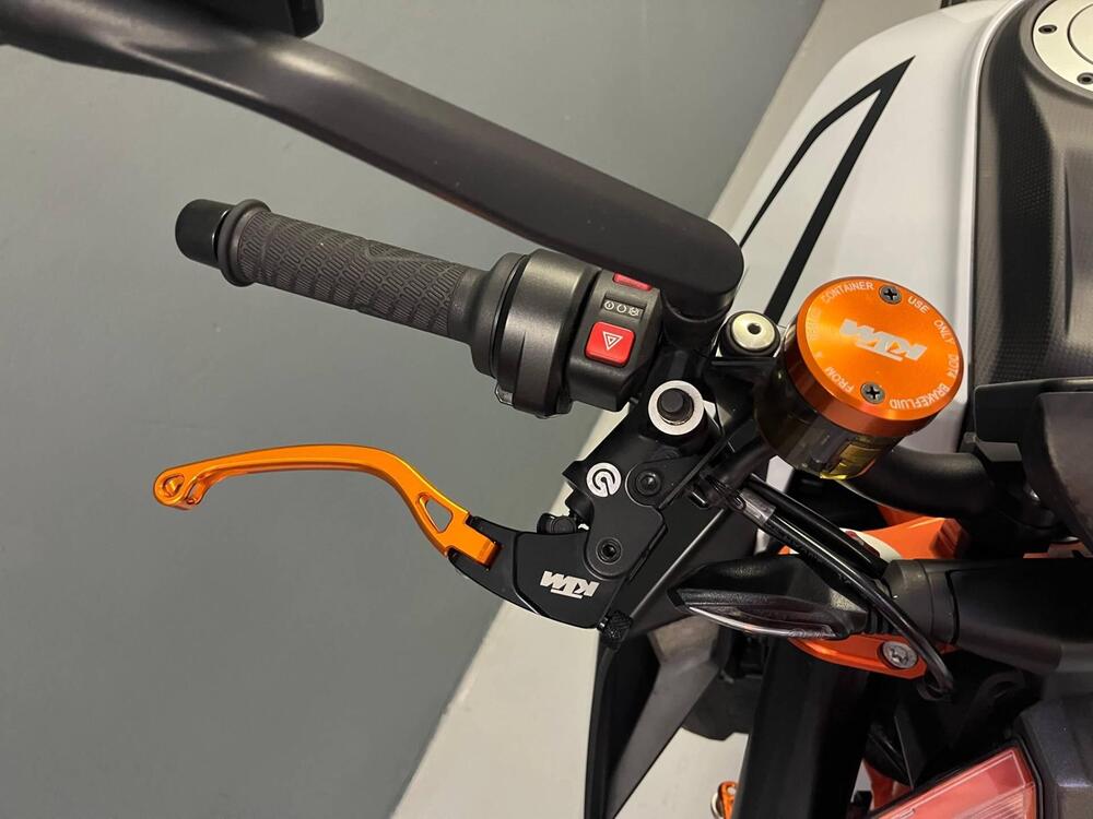 KTM 1290 Super Duke R (2019) (5)