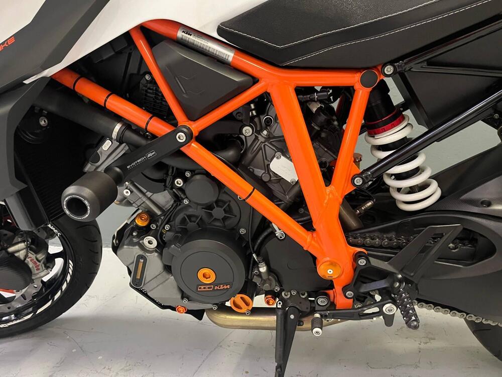 KTM 1290 Super Duke R (2019) (8)