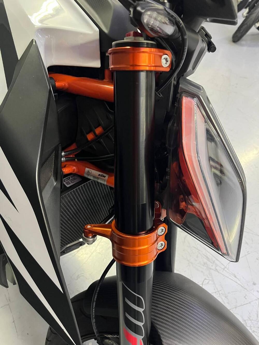 KTM 1290 Super Duke R (2019) (7)