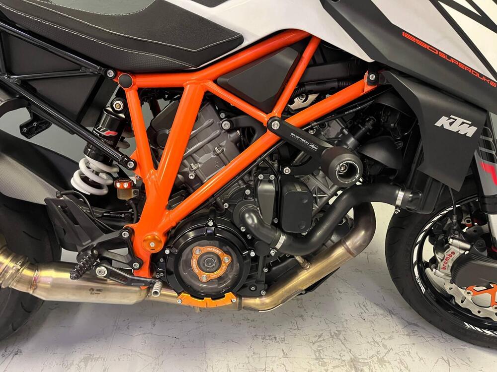 KTM 1290 Super Duke R (2019) (9)
