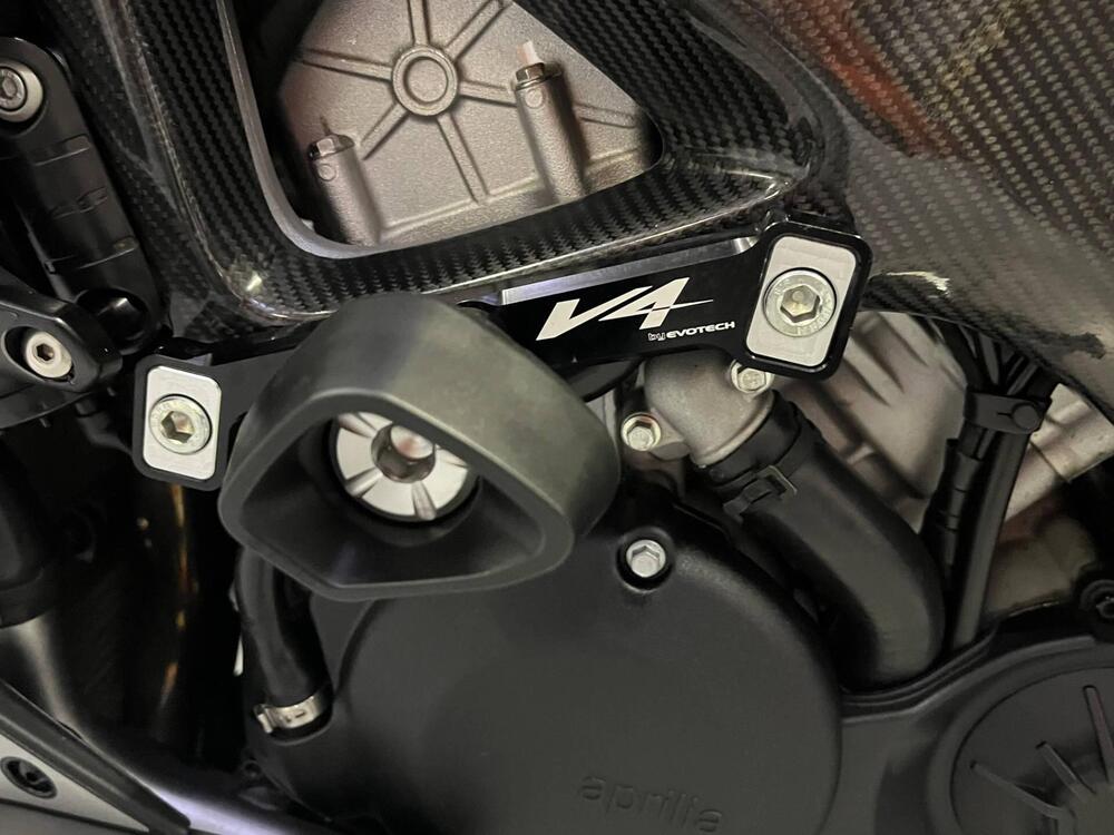 Aprilia Tuono V4 (2021 - 24) (10)