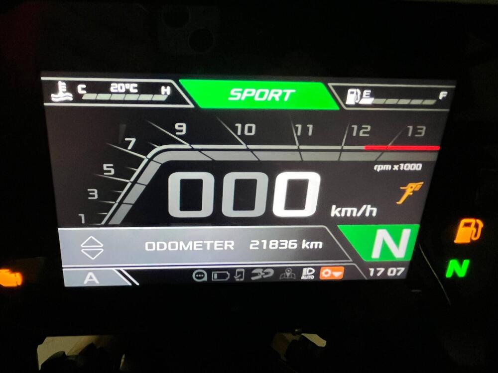 Aprilia Tuono V4 (2021 - 24) (9)