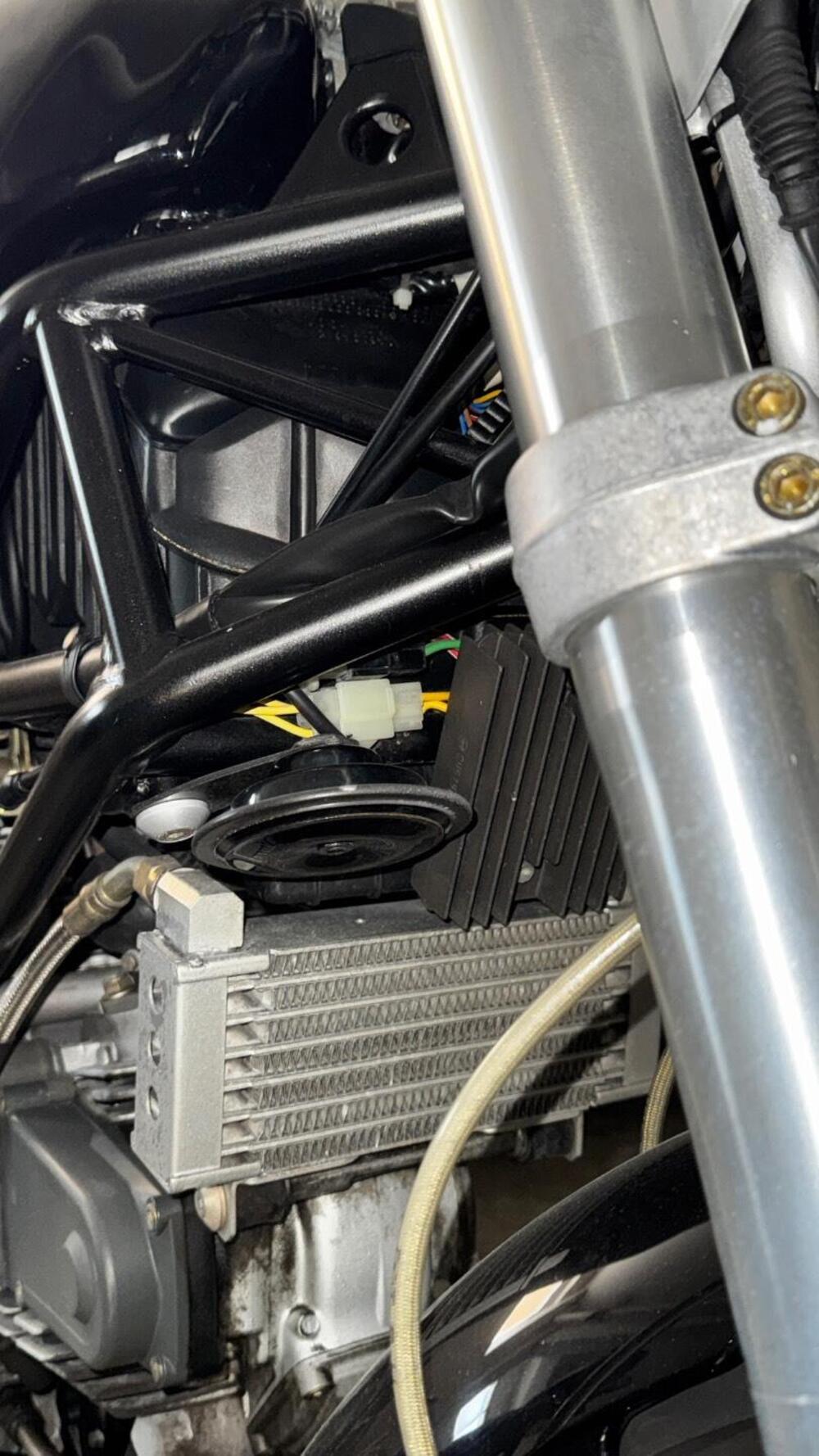 Ducati Monster 900 City Dark I.E. (1999 - 02) (4)