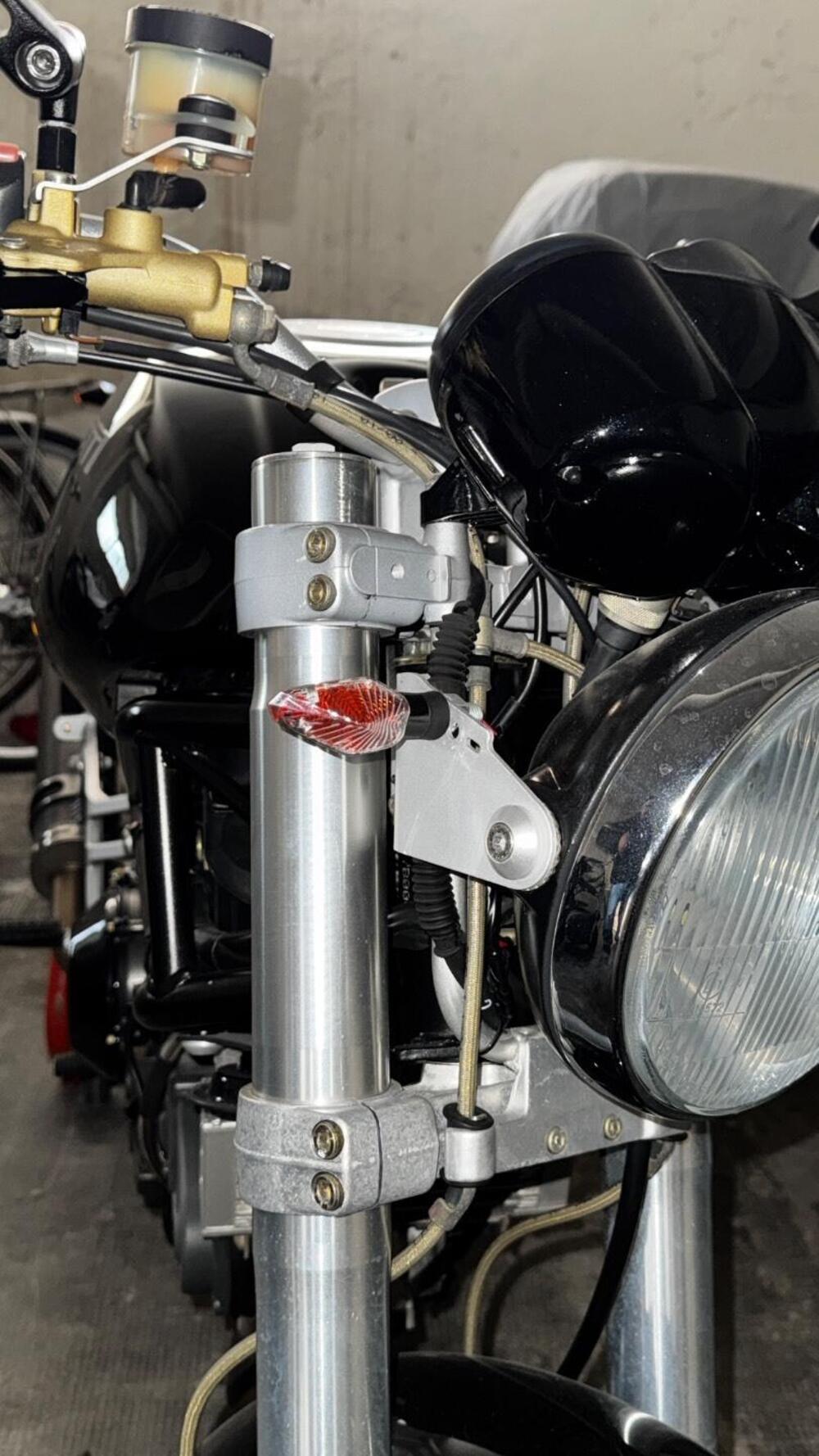 Ducati Monster 900 City Dark I.E. (1999 - 02) (5)