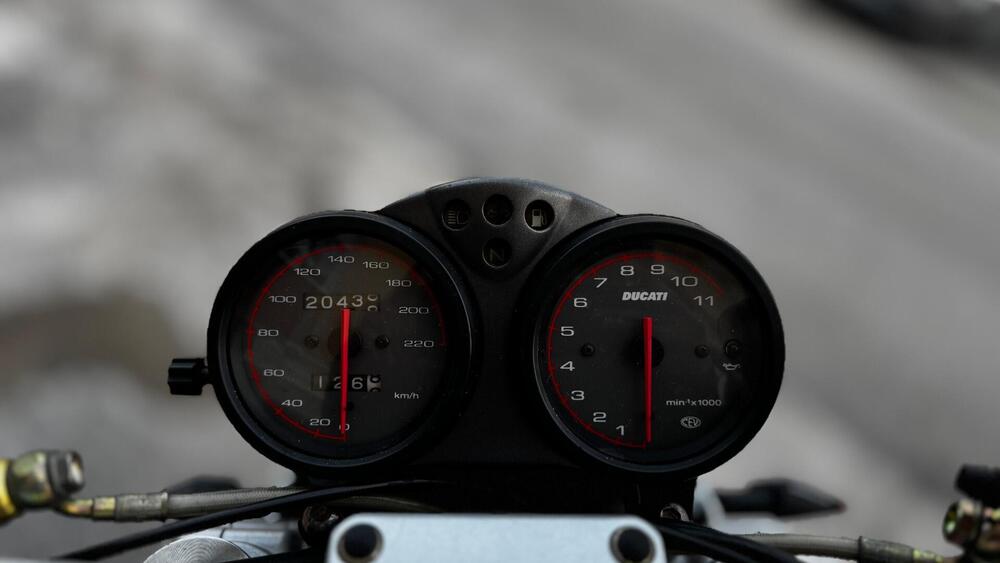 Ducati Monster 900 City Dark I.E. (1999 - 02) (15)