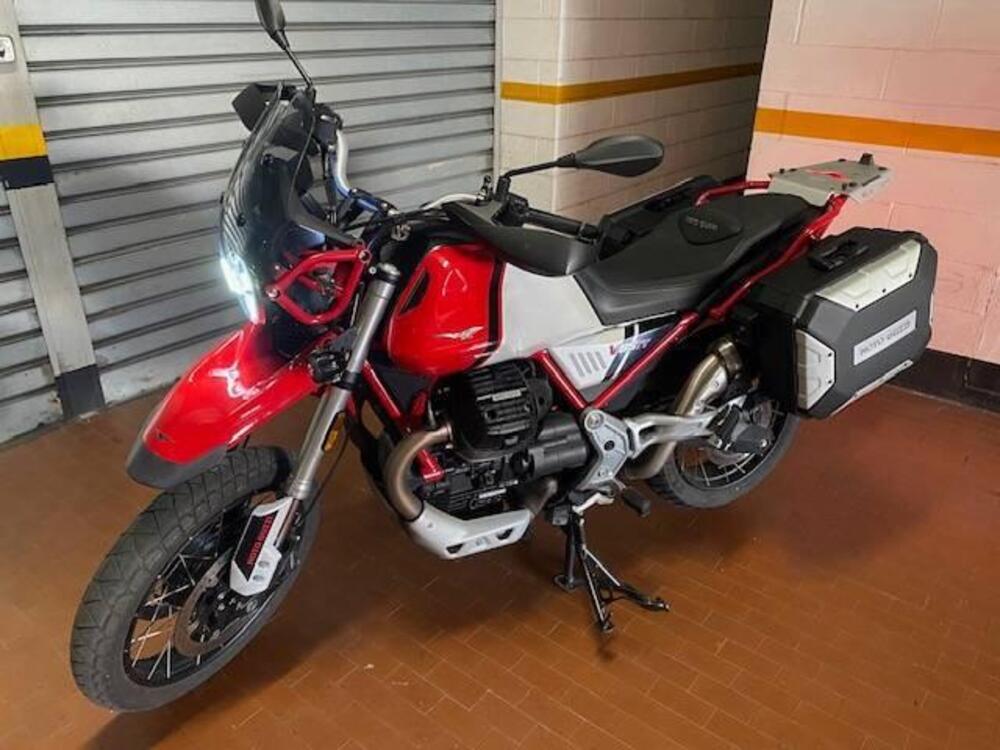 Moto Guzzi V85 TT Evocative Graphics (2021 - 23) (2)