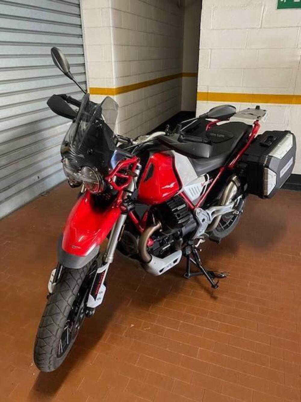 Moto Guzzi V85 TT Evocative Graphics (2021 - 23) (3)