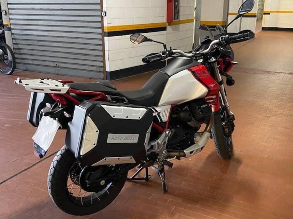 Moto Guzzi V85 TT Evocative Graphics (2021 - 23) (4)
