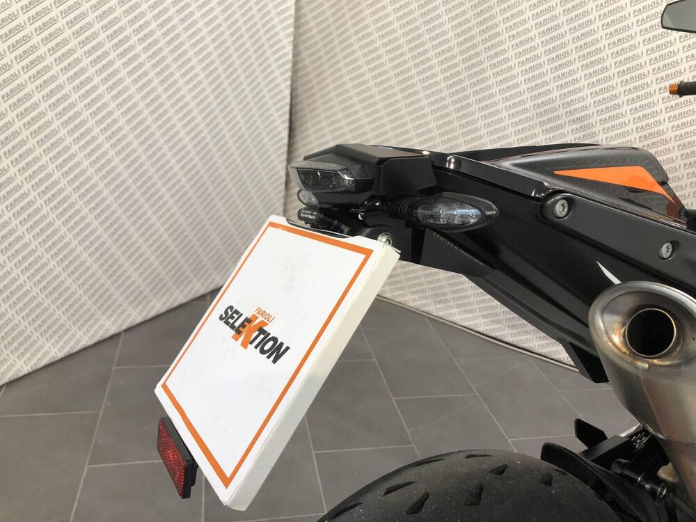 KTM 890 Duke R (2021) (11)