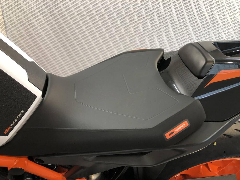 KTM 890 Duke R (2021) (12)