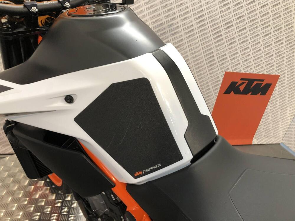 KTM 890 Duke R (2021) (13)