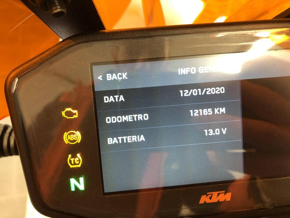 KTM 890 Duke R (2021) (14)