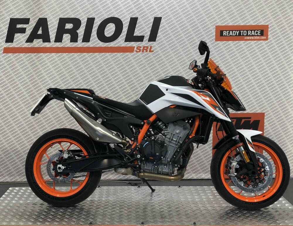 KTM 890 Duke R (2021) (17)