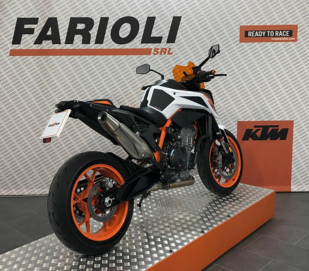 KTM 890 Duke R (2021) (18)